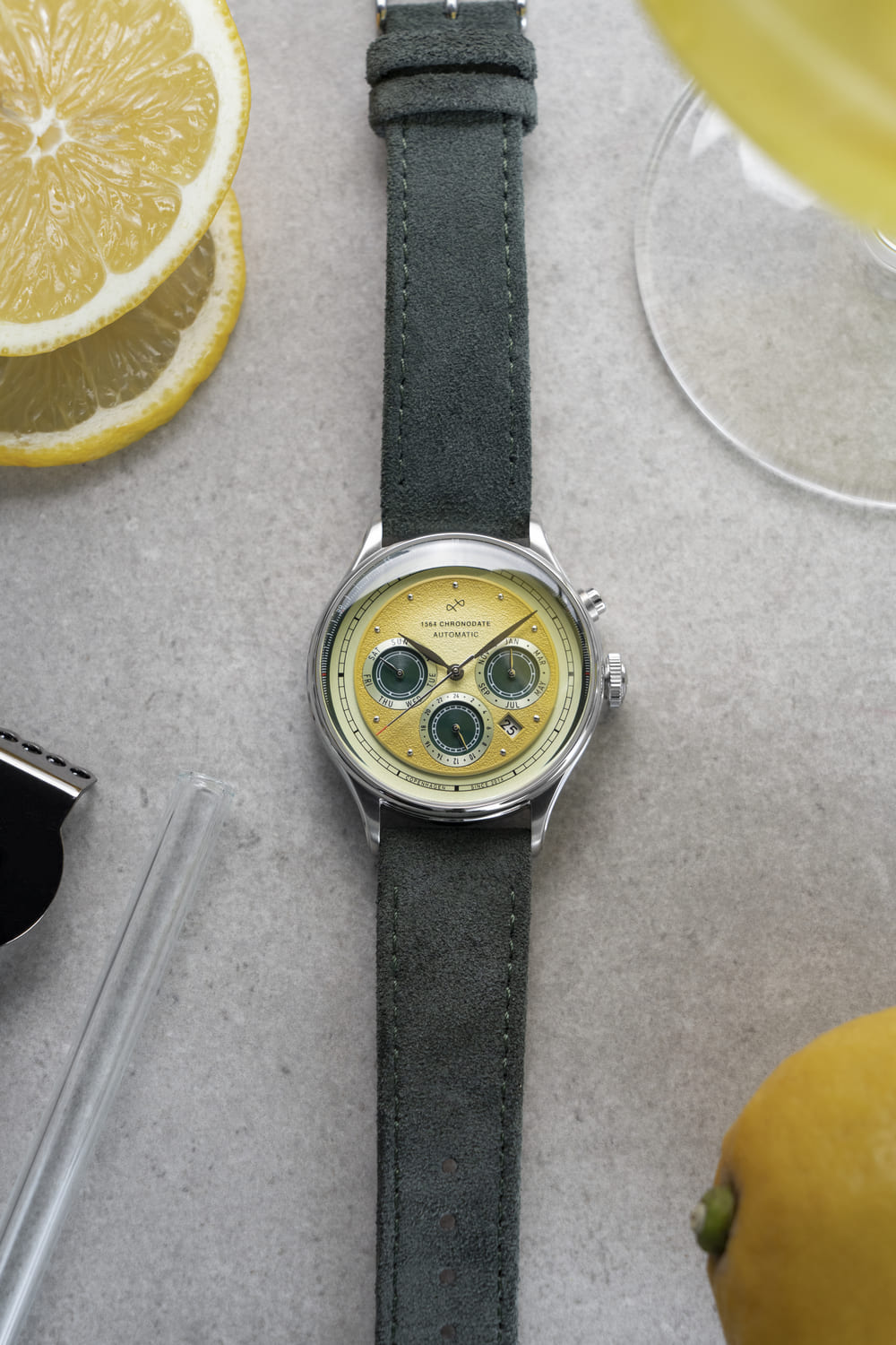 1564 Chronodate Automatic, Steel / Limoncello