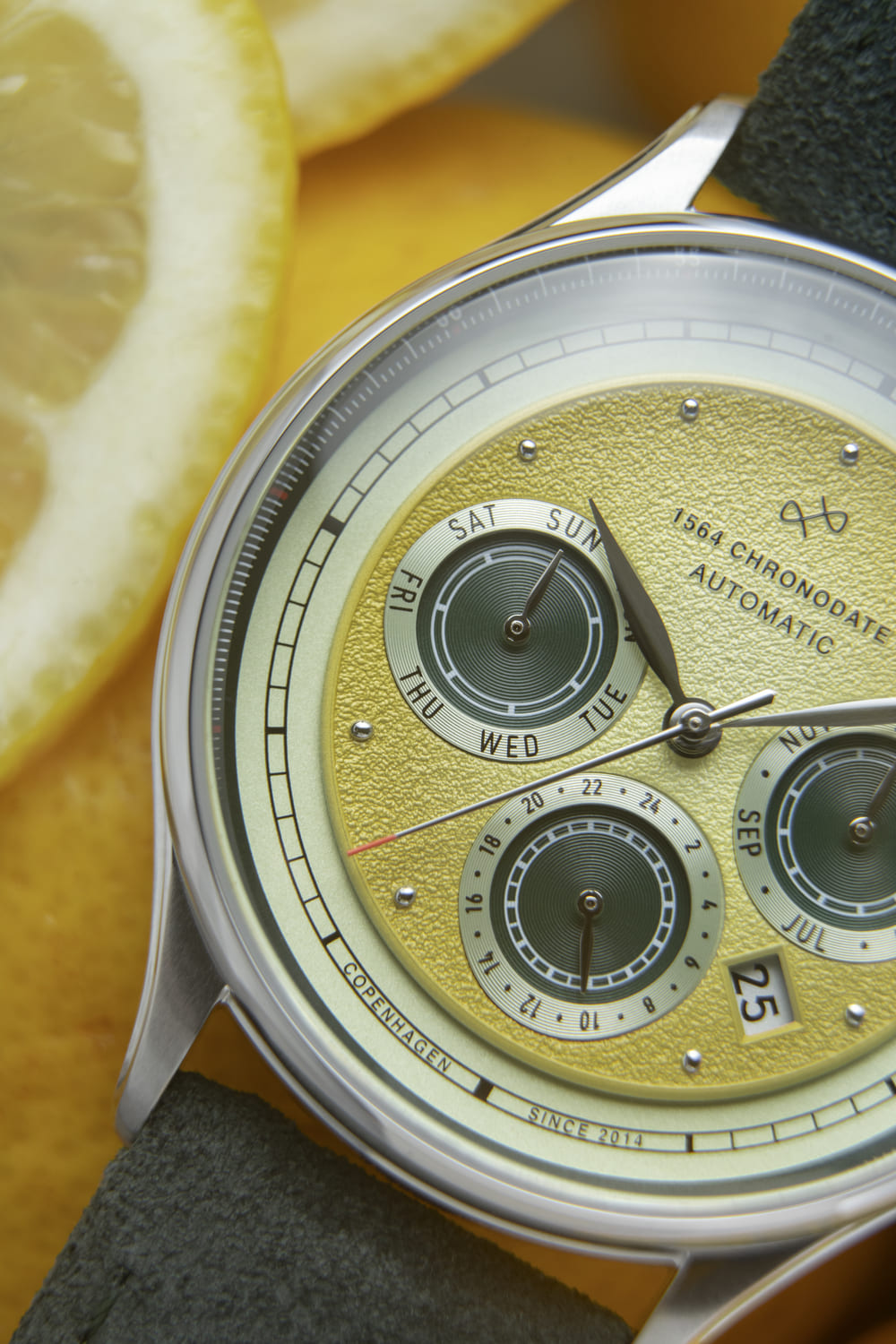 1564 Chronodate Automatic, Steel / Limoncello