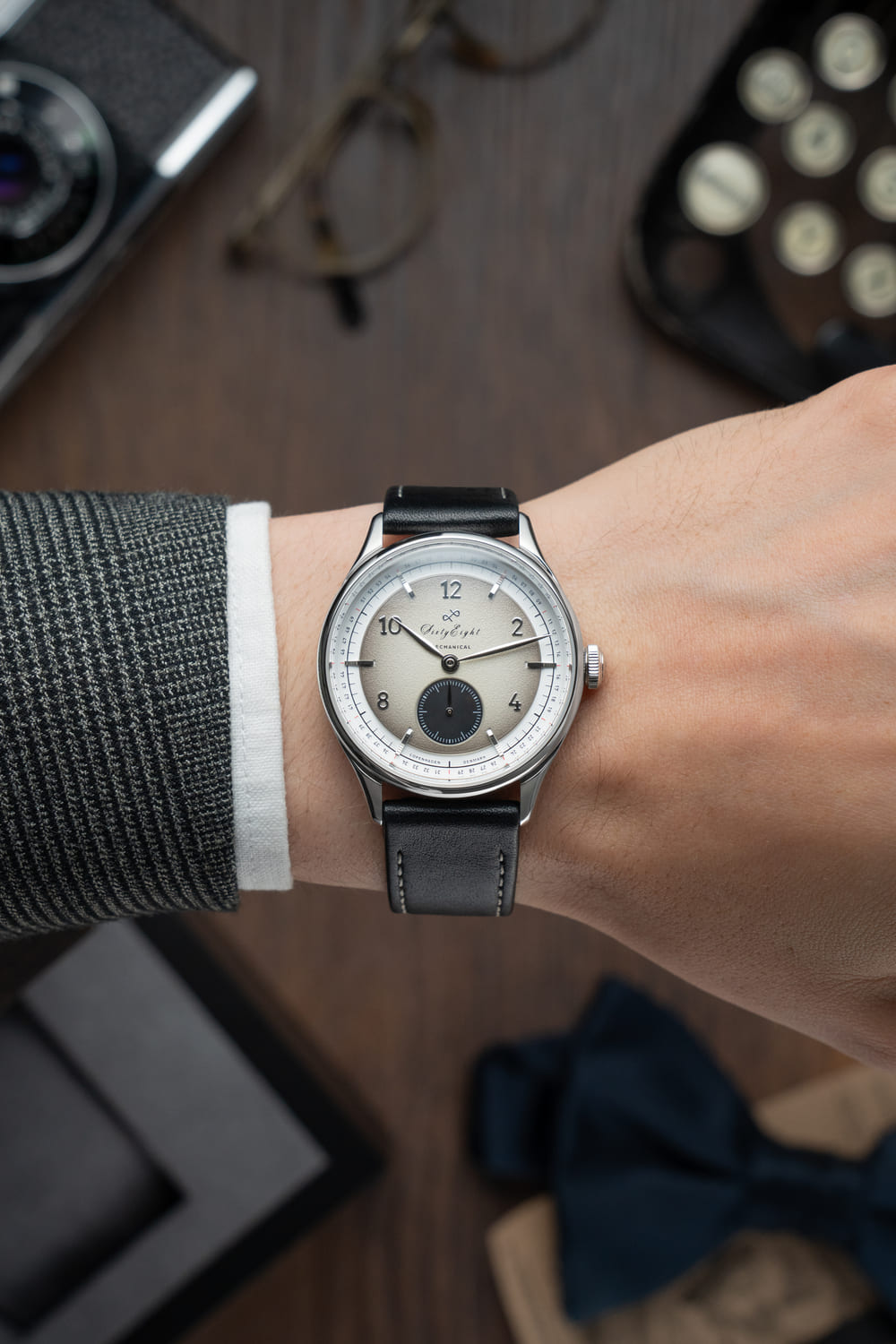 1968 Mechanical (Hand-Wound), Steel / Sand & Black