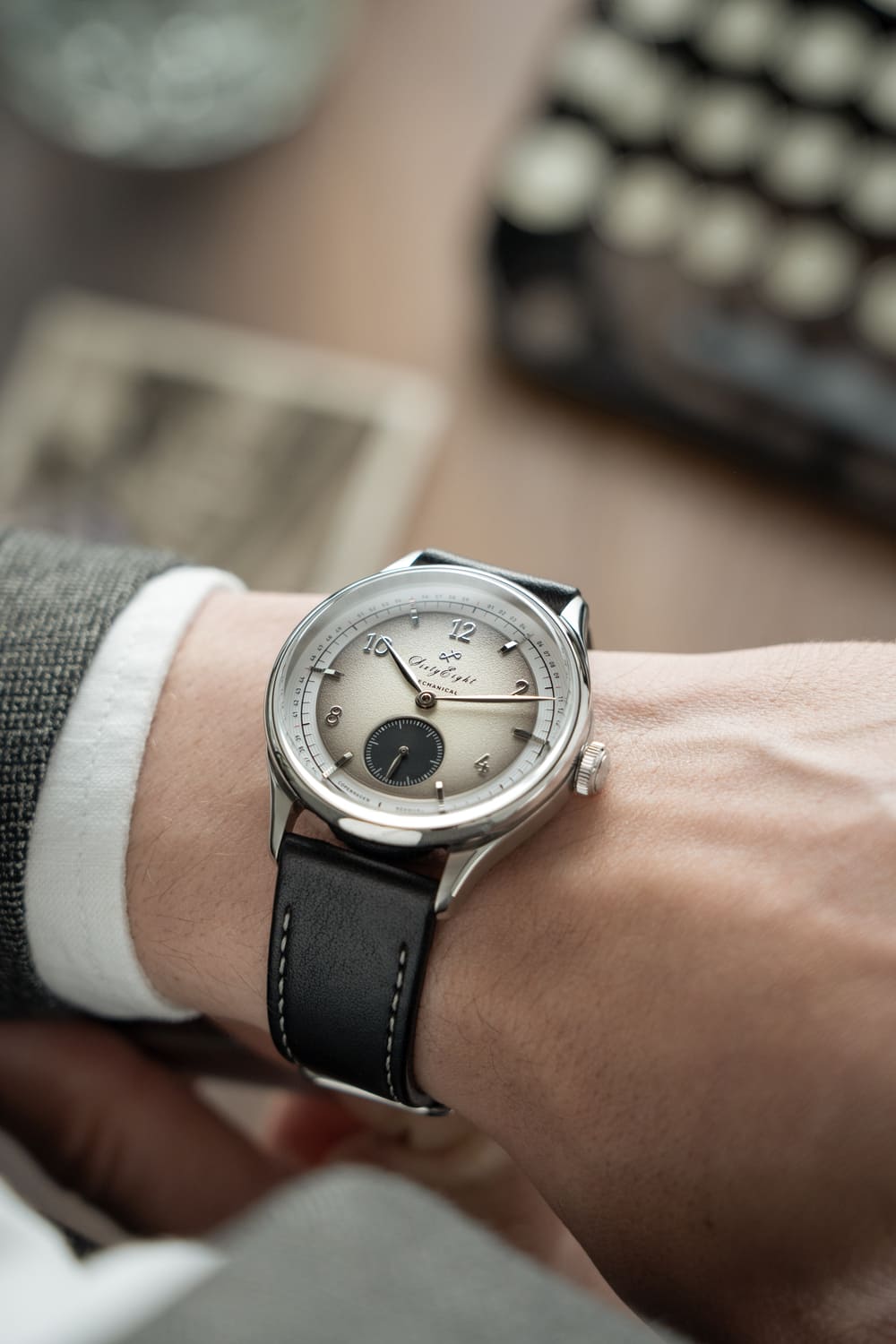 1968 Mechanical (Hand-Wound), Steel / Sand & Black