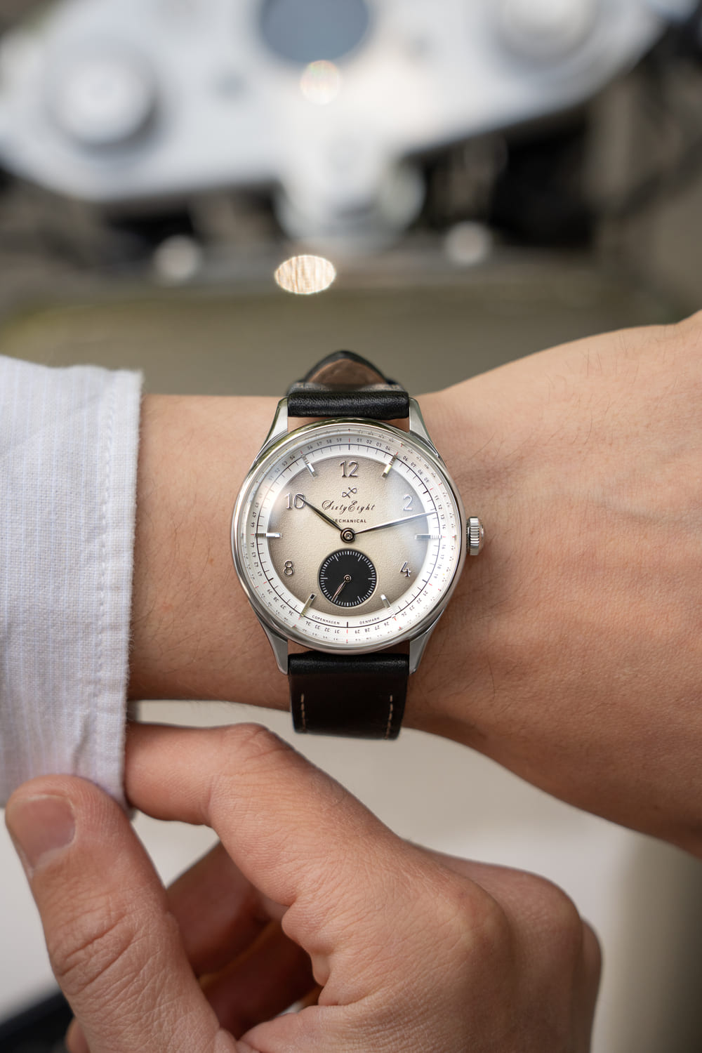 1968 Mechanical (Hand-Wound), Steel / Sand & Black